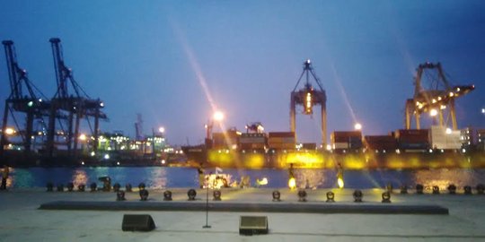 Jokowi tetap umumkan menteri kabinet di Tanjung Priok