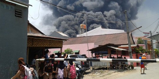 Pabrik yang terbakar di Bekasi pengolahan minyak kelapa sawit