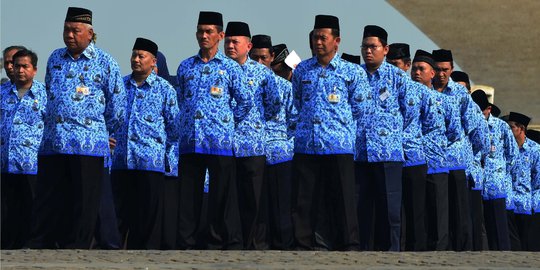 Jokowi lebur kementerian, PNS bisa turun gaji
