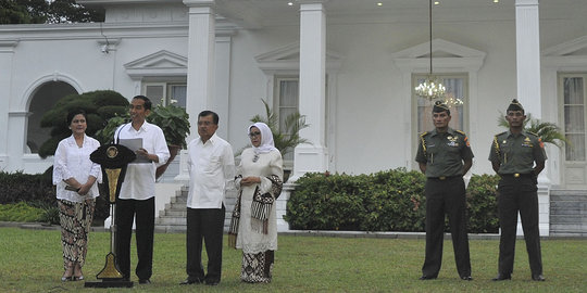 Presiden Jokowi saat umumkan 34 menteri baru di Istana