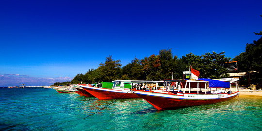 Istirahat dari kesibukan kota di pulau tropis Gili Gili