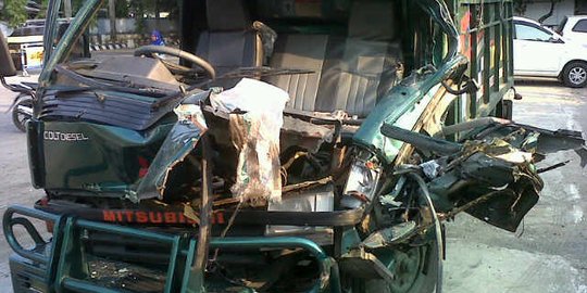 Tabrakan truk vs truk di Jalur Pantura Rembang, 1 orang tewas