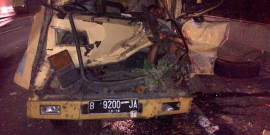 2 Truk kecelakaan di Tol Tanjung Barat, 1 orang tewas