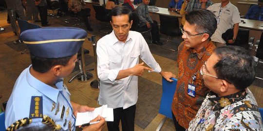 Ogah dengarkan pemaparan, Jokowi pilih temui pengungsi Sinabung