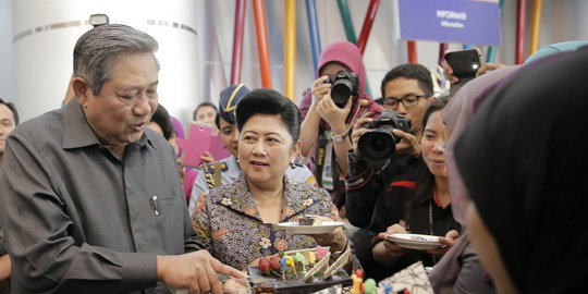 melintas di depan presiden sby di bali rev4