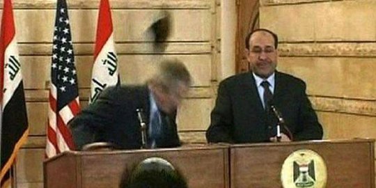 lempar sepatu ke presiden bush rev5