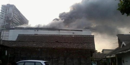 XXI Jogja City Mall kebakaran, kepulan asap bikin panik warga