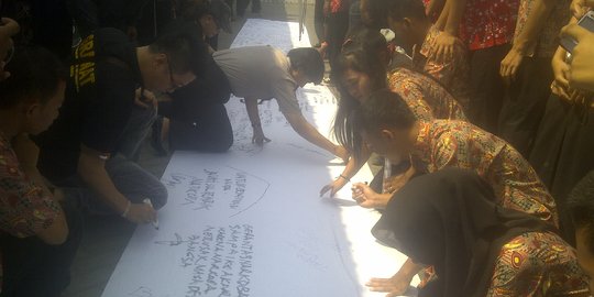Ribuan pelajar di Sukoharjo minta Jokowi serius berantas narkoba
