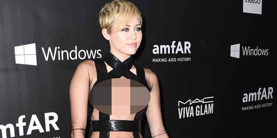 Miley Cyrus tampil nyaris topless saat hadiri amfAR di Hollywood