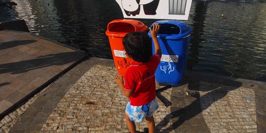 Buang sampah sembarangan, 2 PKL di Semarang disidang & didenda