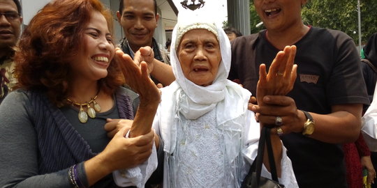 Lolos dari gugatan Rp 1 M, Fatimah menangis