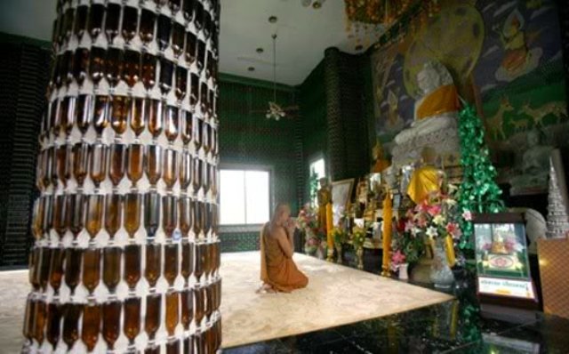 wat pa maha chedi kaew thailand