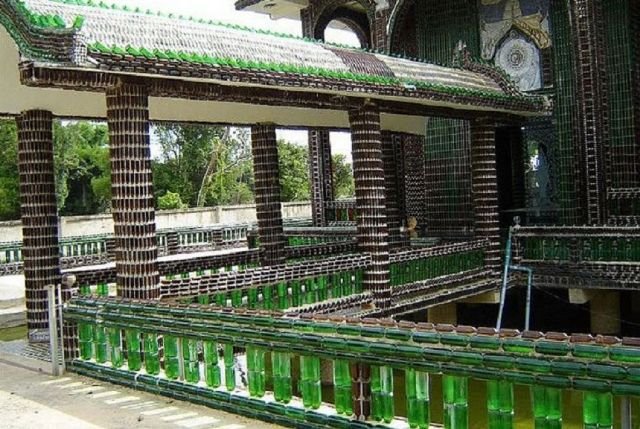 wat pa maha chedi kaew thailand