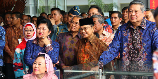 Didampingi Ibu Ani, SBY jenguk Habibie di RSPAD