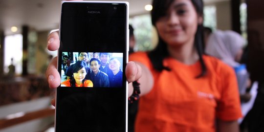 Smartphone 'selfie' Lumia 730 Dual-SIM segera hadir di Indonesia