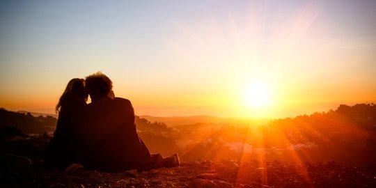 5 tahap jatuh cinta yang bikin berat badan turun