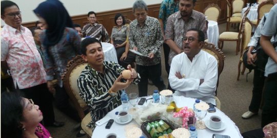 Disuguhi buah impor di Banten, Menteri Yuddy Chrisnandi protes