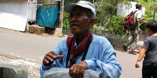 Kisah Nasrul, kakek 74 tahun keliling Jakarta tawarkan jasa foto