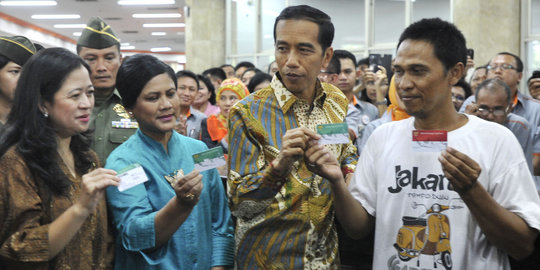 Jokowi luncurkan Kartu Indonesia Sehat di kantor Pos Pasar Baru