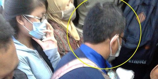 Modus pelecehan di KRL, pura-pura tidur nempel di dada wanita