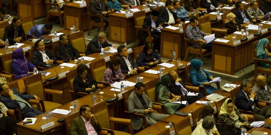 Banyak kisruh di parlemen, anggota DPR belum gajian