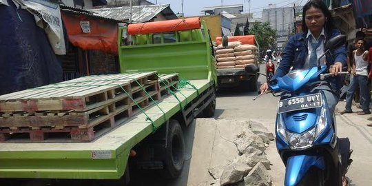 Warga duga Jembatan Gendong ambruk karena pondasi buruk