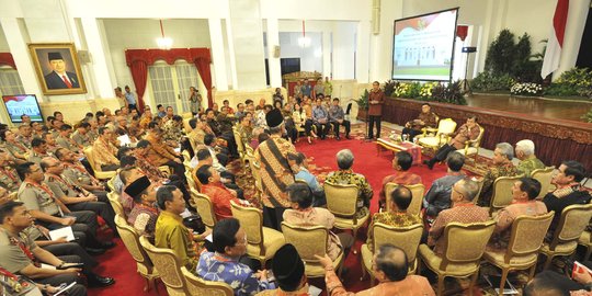 Gubernur Papua curhat ke Jokowi didatangi banyak tim dari pusat