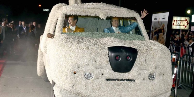 Foto Jim Carrey Naik Mobil Anjing Di Premiere Dumb And Dumber