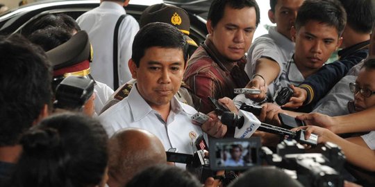 Datangi KPK, Menteri Yuddy serahkan laporan harta kekayaan