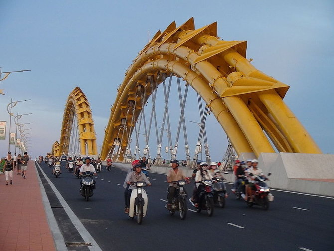 jembatan naga di da nang vietnam