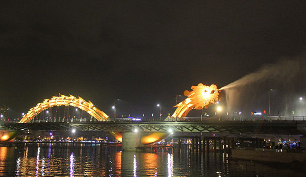 jembatan naga di da nang vietnam