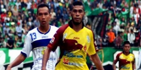Semen Padang kembali pinang Vendry Mofu
