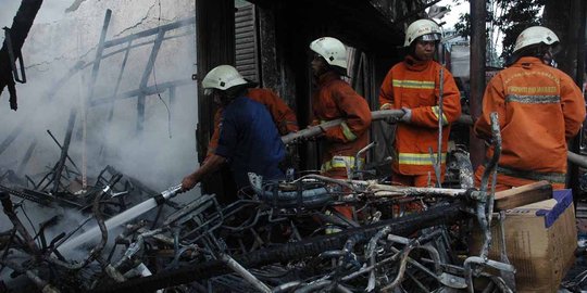 Toko onderdil di Medan diamuk si jago merah, seorang tewas