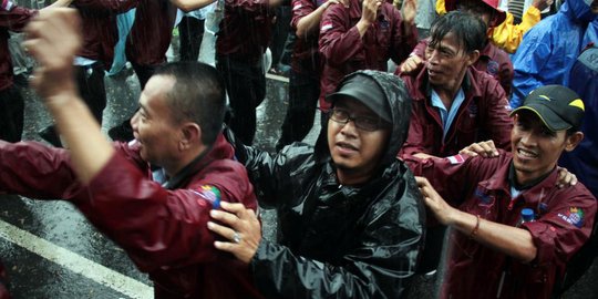 kayak radio habis ngoceh mereka putar dangdut rev1