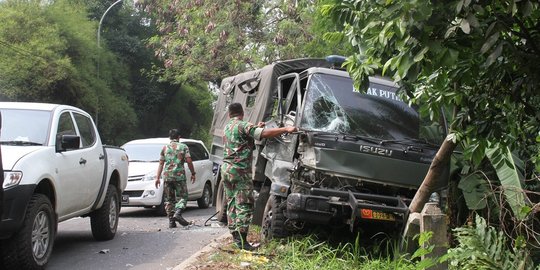 Tiga truk TNI terlibat kecelakaan beruntun di Serang