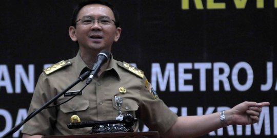 Ahok: Tinggal tanda tangan dan pecat pecat, pusing amat!