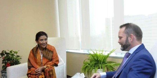 ngebut garap proyek di papua rev1