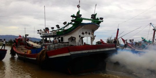 Tidak cuma tenggelamkan, Susi juga mau bom kapal asing