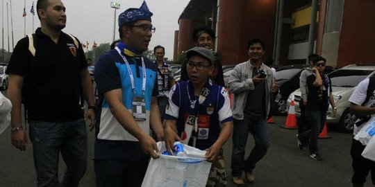 Ridwan Kamil ajak Bobotoh jaga kebersihan di Jakabaring