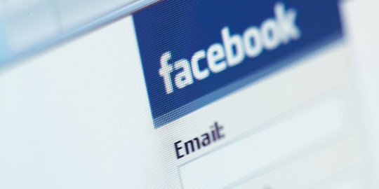 Kepsek keluarkan siswa SMA karena status Facebook dipindahkan
