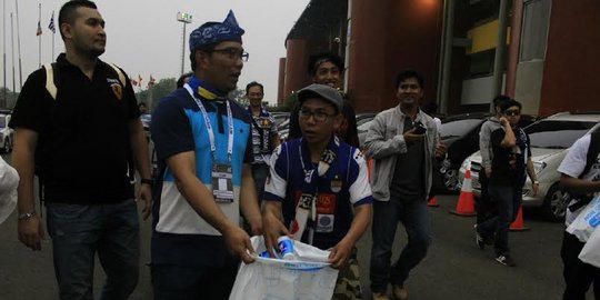 Penuhi nazar Persib Juara, Ridwan Kamil gunduli rambut Minggu