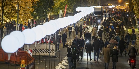 Ribuan lampu terangi peringatan runtuhnya tembok Berlin