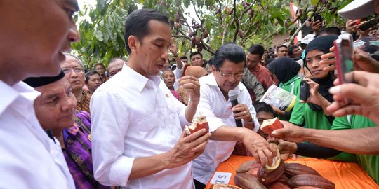 Di Kampus UGM, Mensesneg cerita Jokowi banyak tolak simbol kuasa