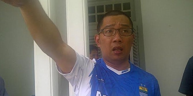 Penuhi nazar, Ridwan Kamil ditemani Farhan cukur rambut 