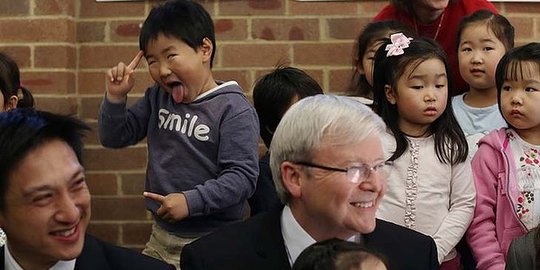 curi perhatian di foto mantan pm australia kevin rudd rev8