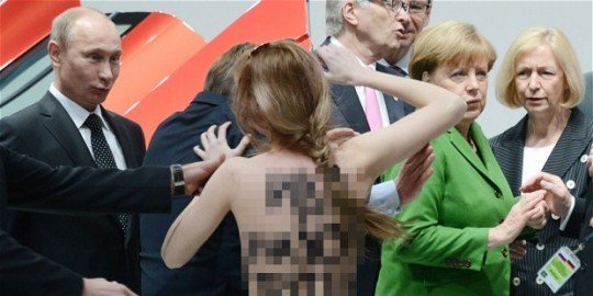 putin lihat pegiat femen rev8