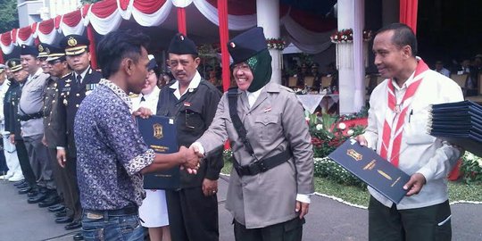 Tema Pahlawanku Idolaku, pejabat Surabaya berseragam pejuang 45