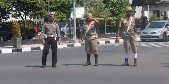 Hari Pahlawan, Polantas Kota Kediri berpakaian ala tempo dulu