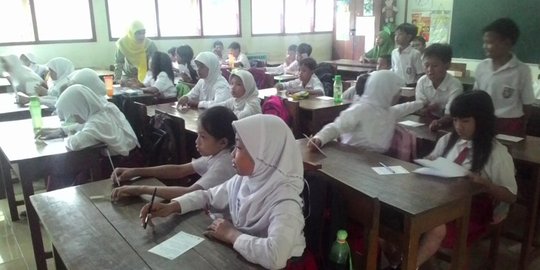 Siswa SD di Sleman tulis surat kartu pos untuk Jokowi