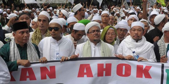 Aksi Habib Rizieq pimpin massa FPI demo tolak Ahok